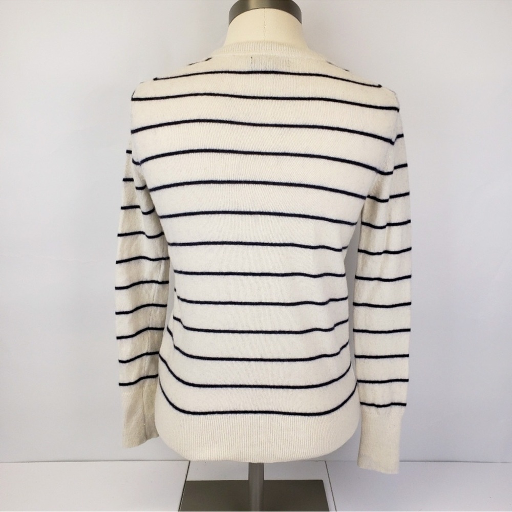 Banana republic sweater with cute lips detail - Picture 2 of 5